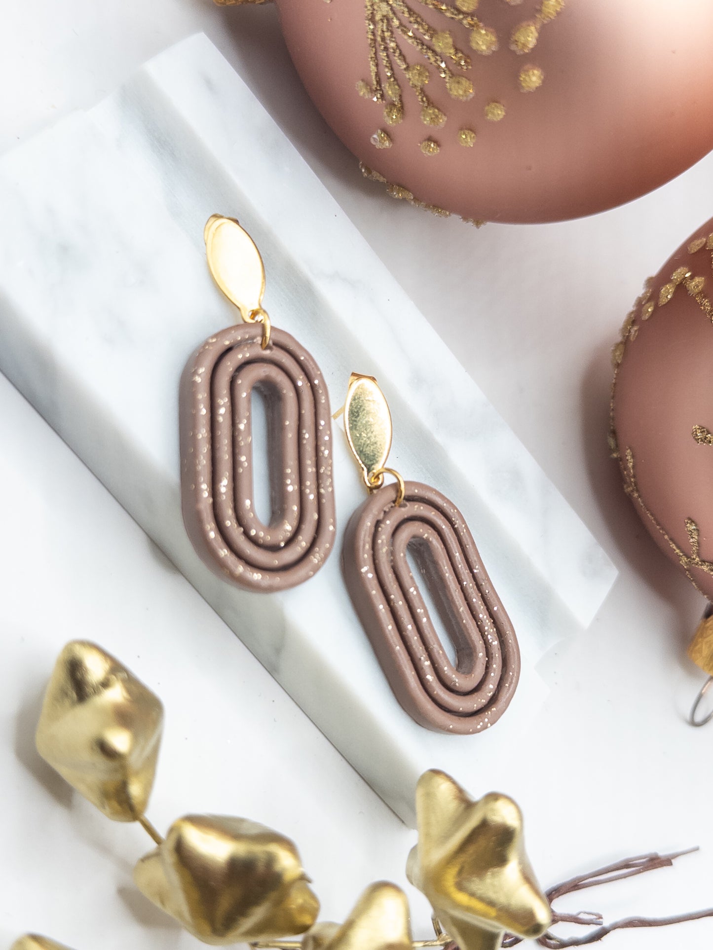 Oorbellen Oval taupe glitter