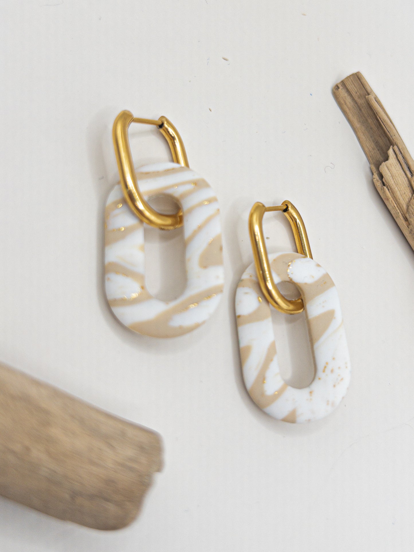 Creool hanger wit zand goud patroon