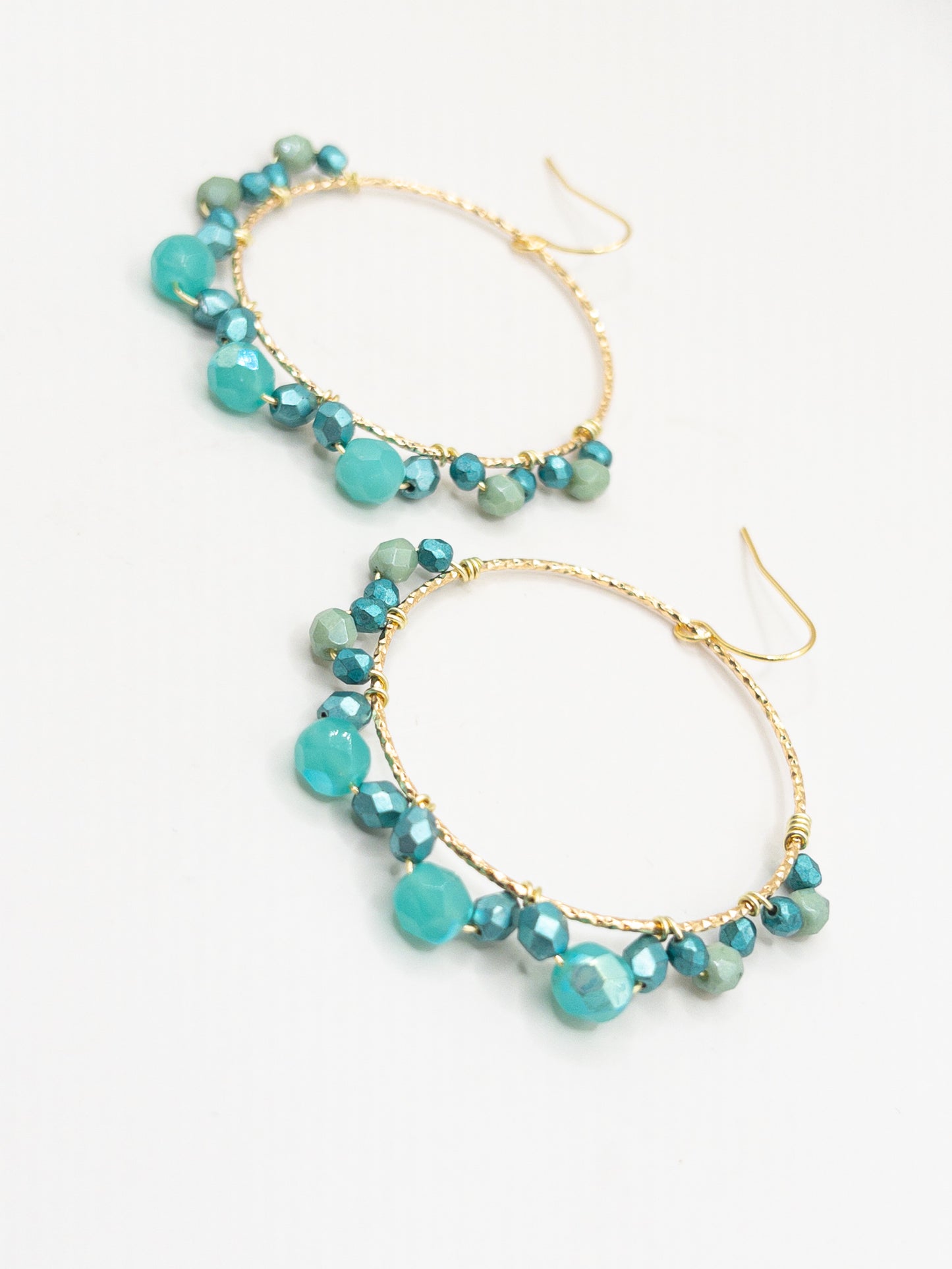 Boho creolen in magic groen