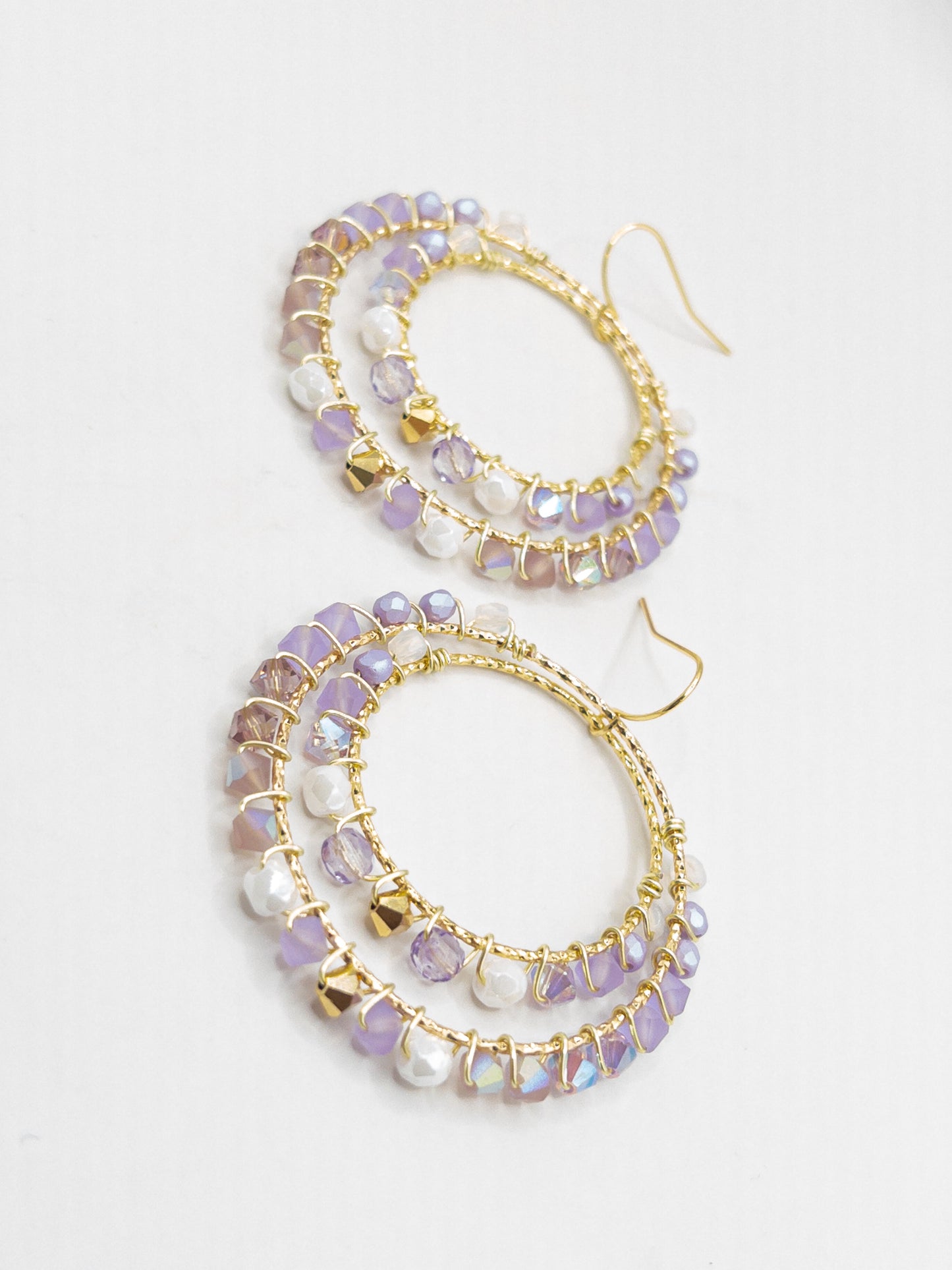 Boho oorbellen in paars wit, goud en lila