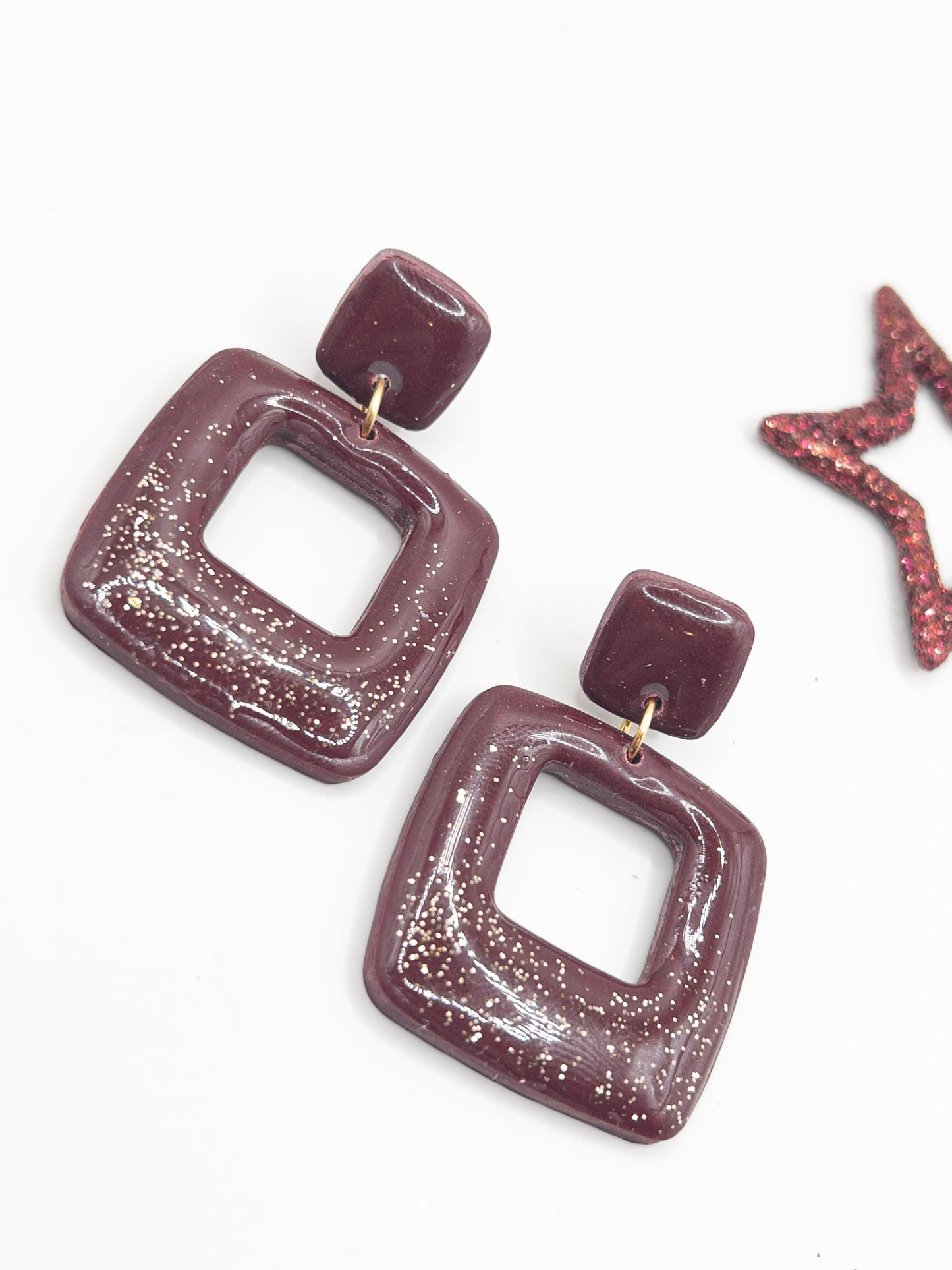 Oorbellen Pom Bordeaux goud glitter