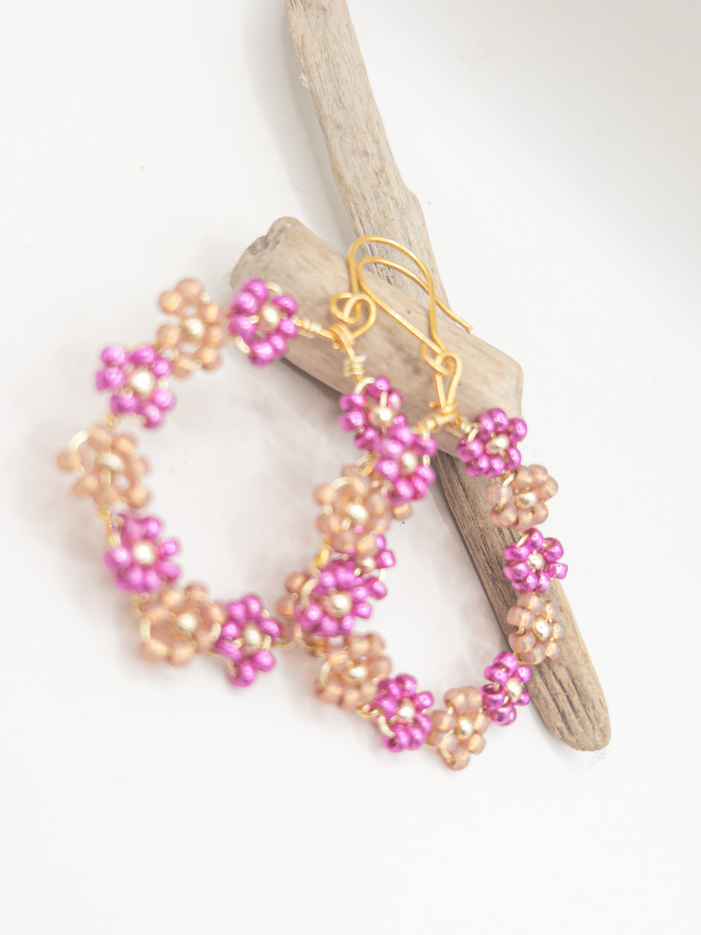 Oorbellen met bloempatroon roze / zalmroze