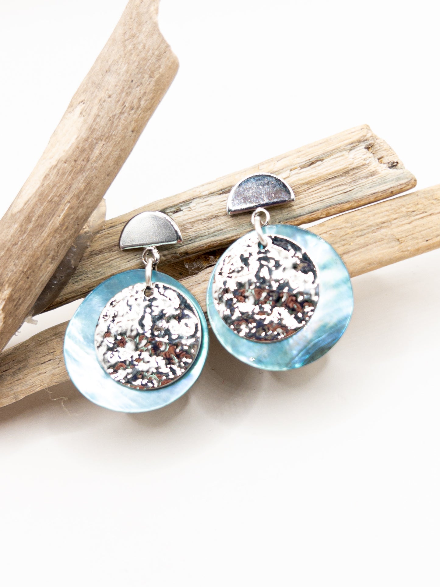 Oorbellen Bodi zilver parelmoer groen/blauw
