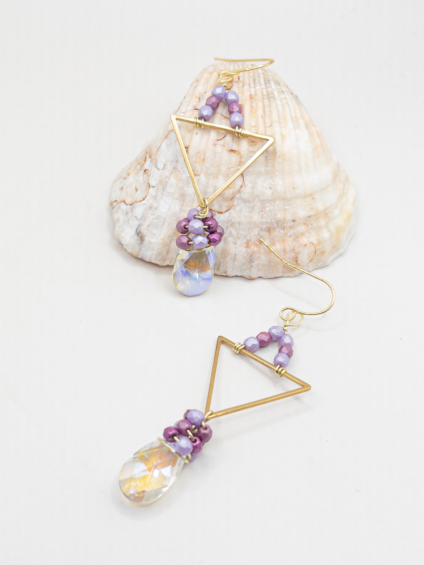 Oorbellen Mia in goud met paars