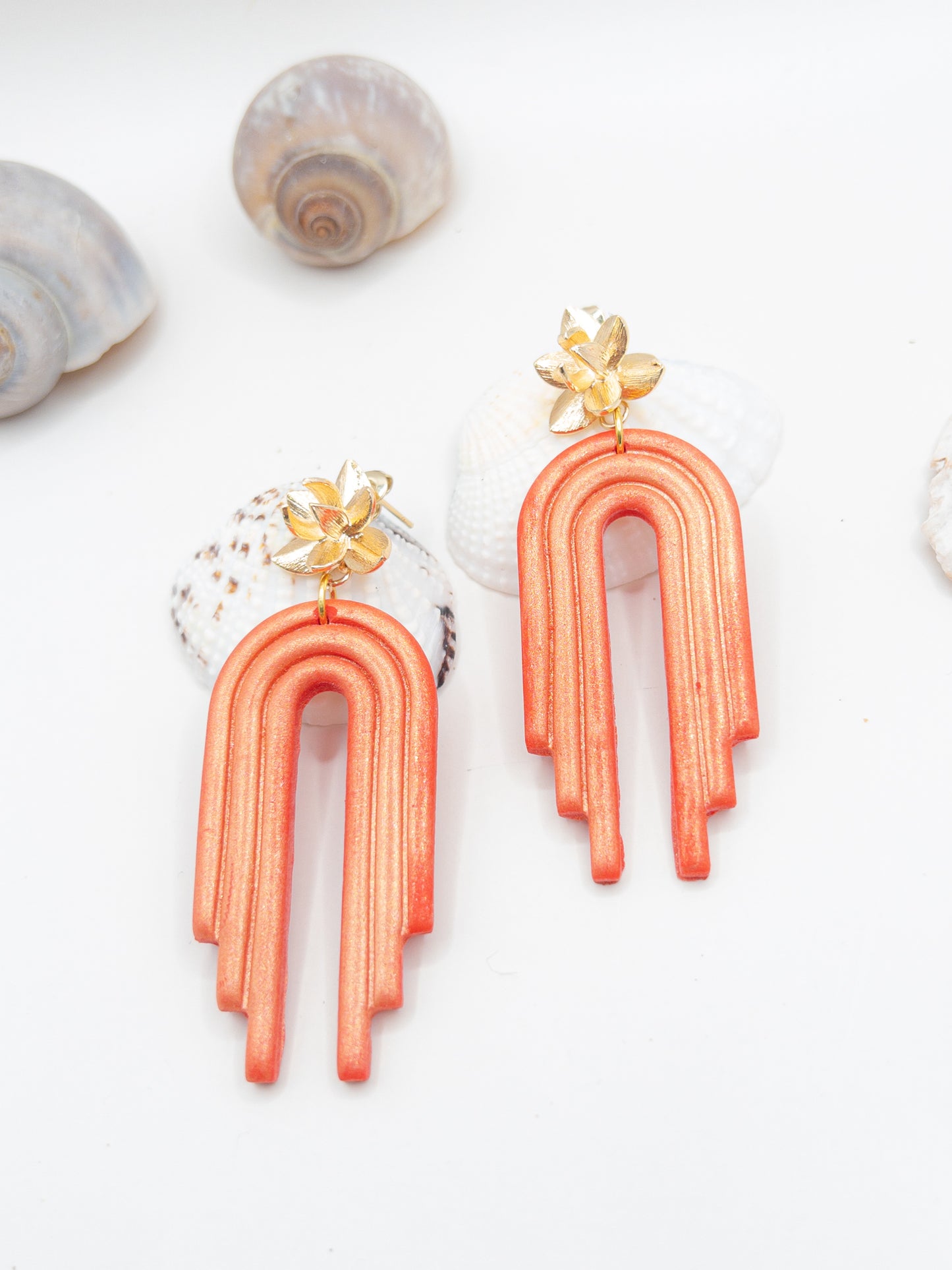 Oorbellen Senia bloemstekers met oranje / rode hanger met glans