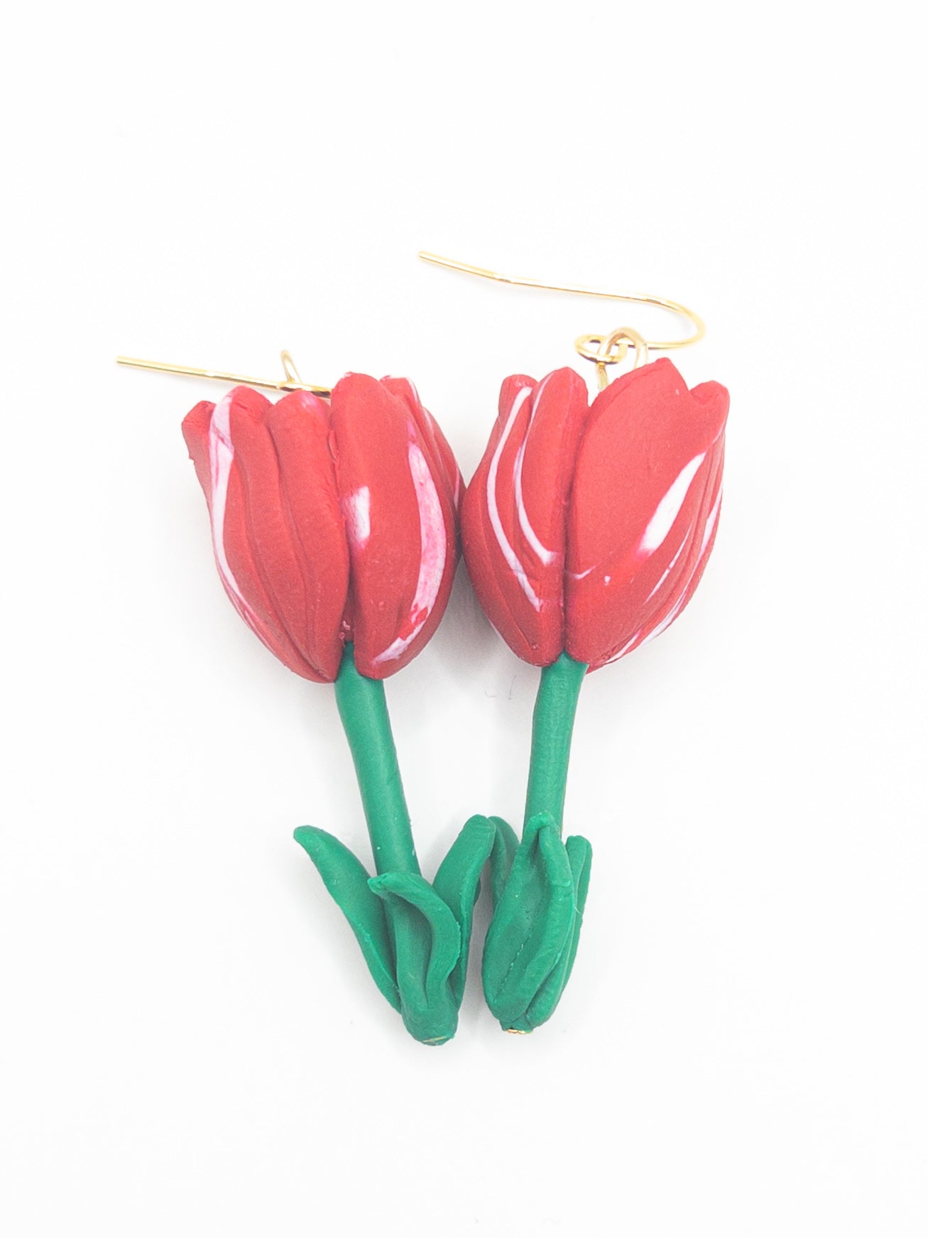 Oorbellen tulpen rood en klein beetje wit