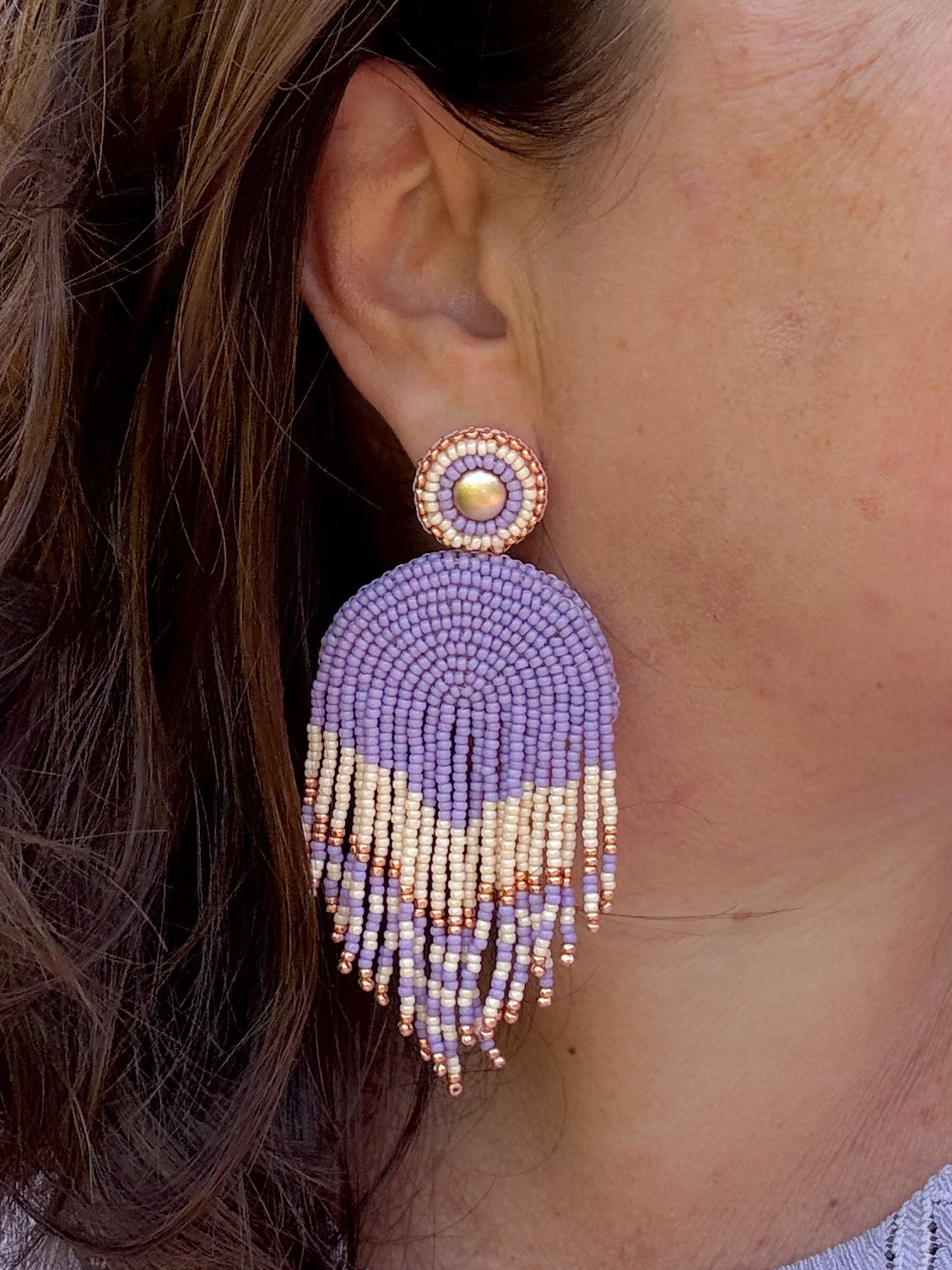 Statement oorbellen lila goud off white