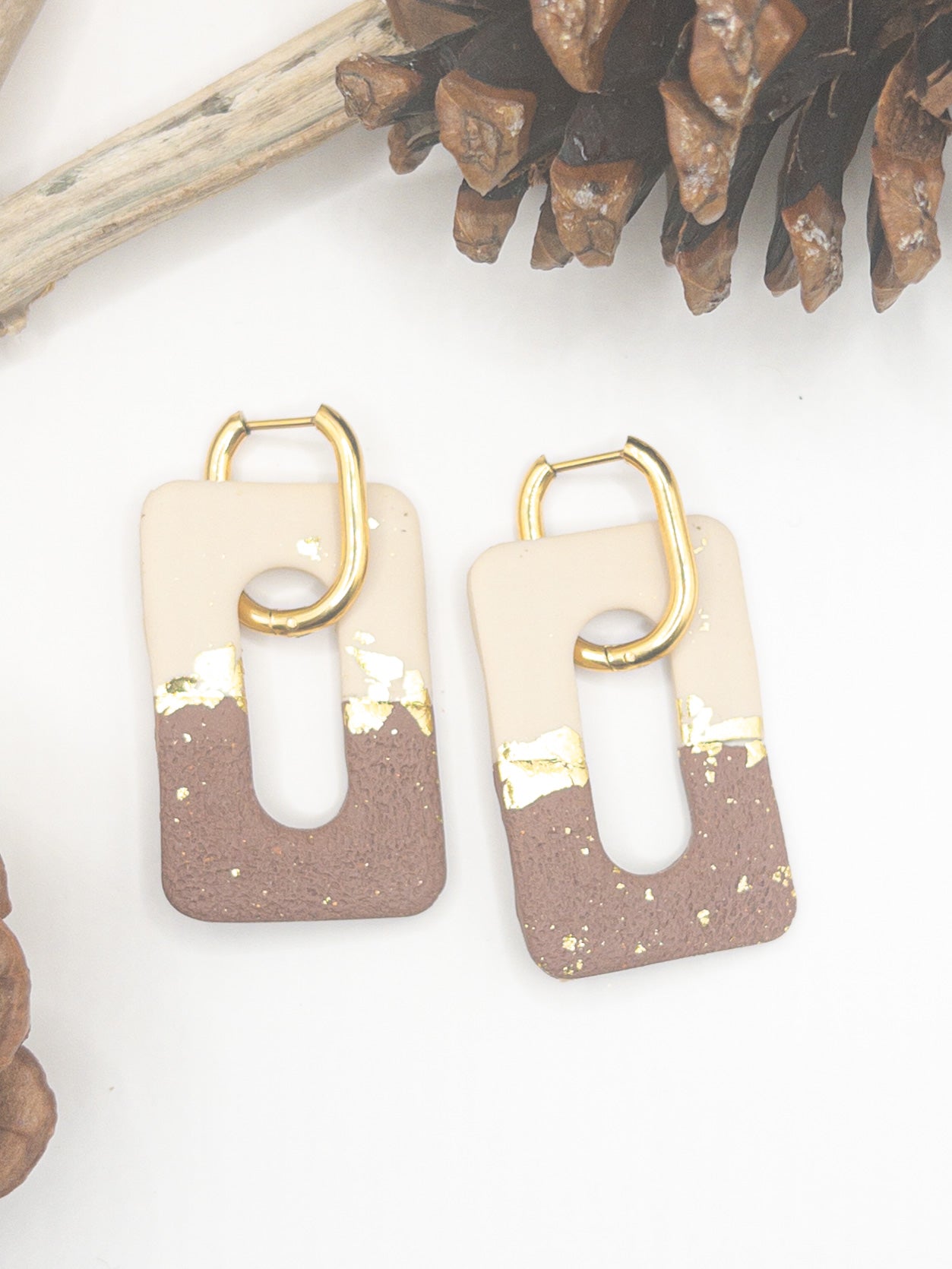 Creool hangers beige goud texture bruin