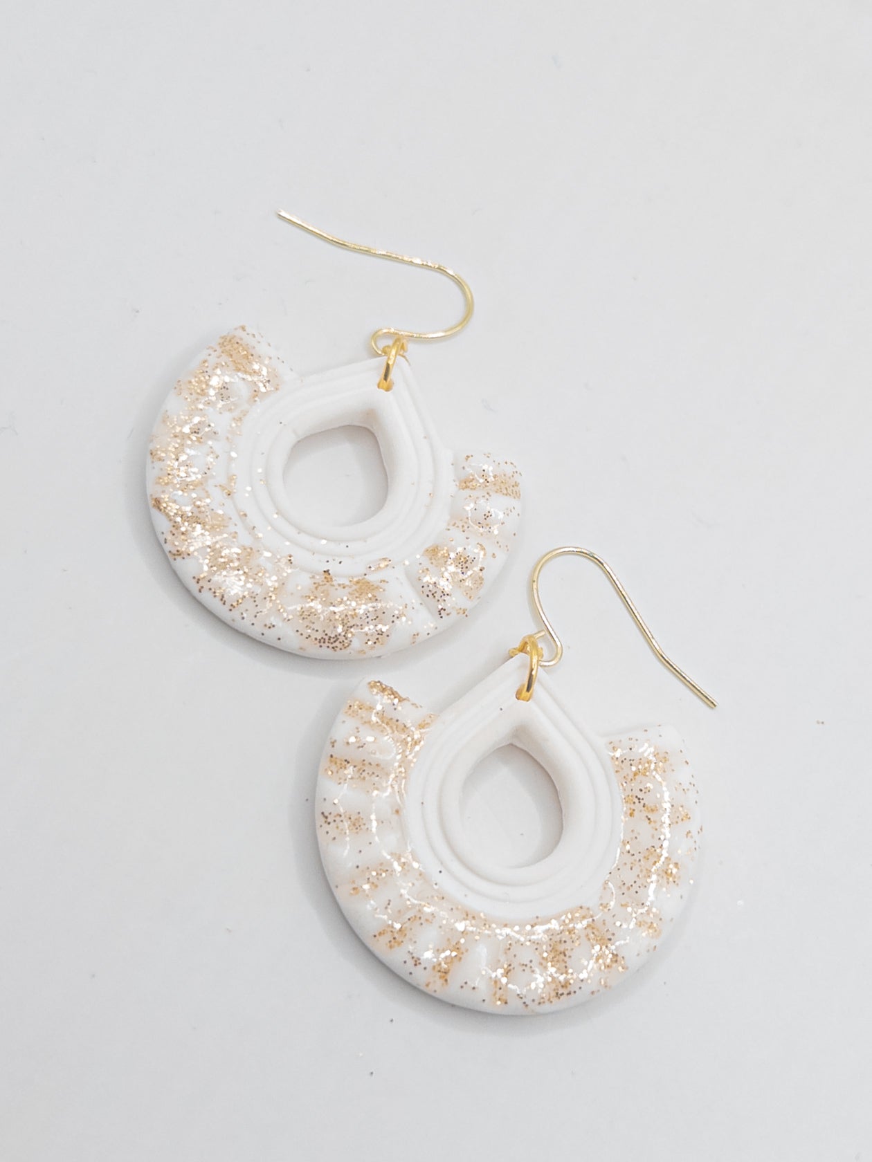 Oorbellen Boho white