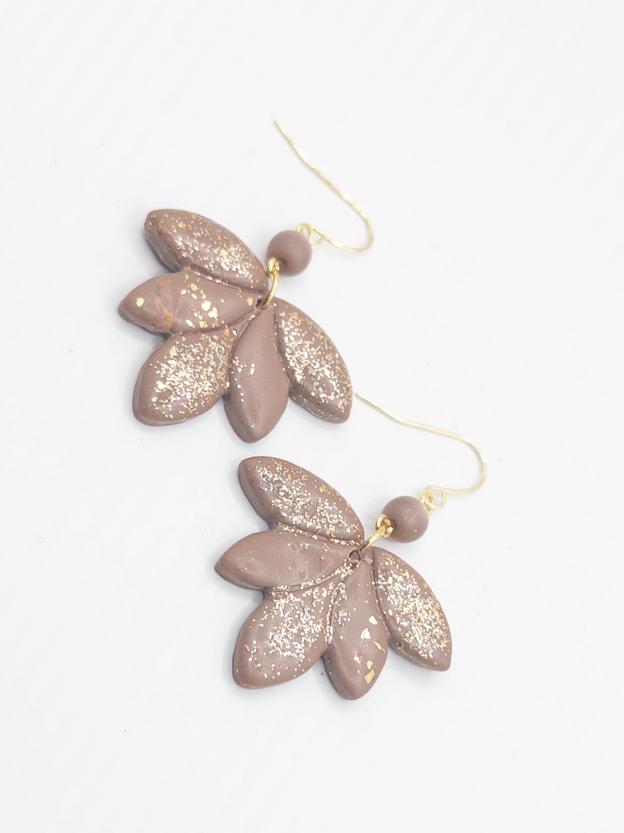 Oorbellen Lotus taupe