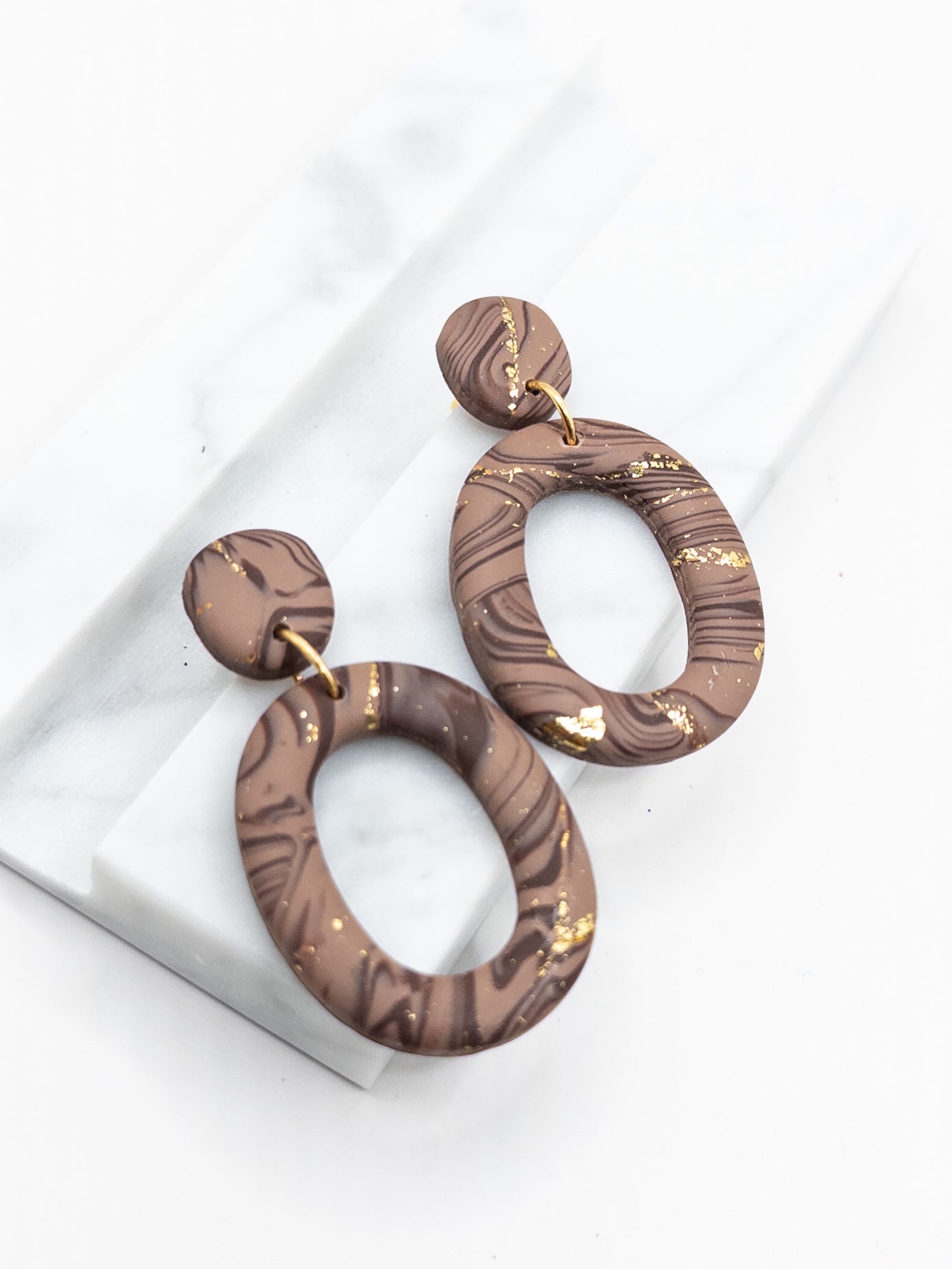 Oorbellen Oval taupe bruin goud