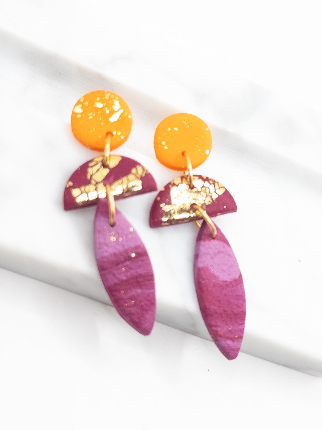 Oorbellen Cleo oranje goud mix en lila wijnrood