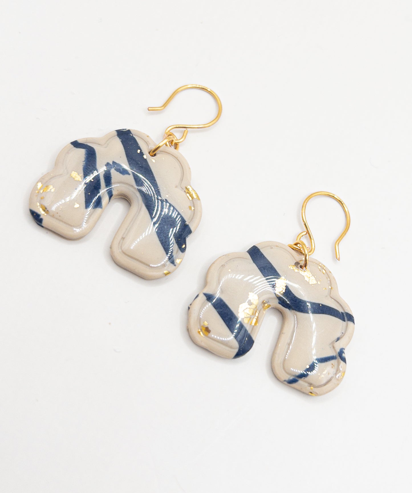 Oorbellen Cloud beige / goud / blauw