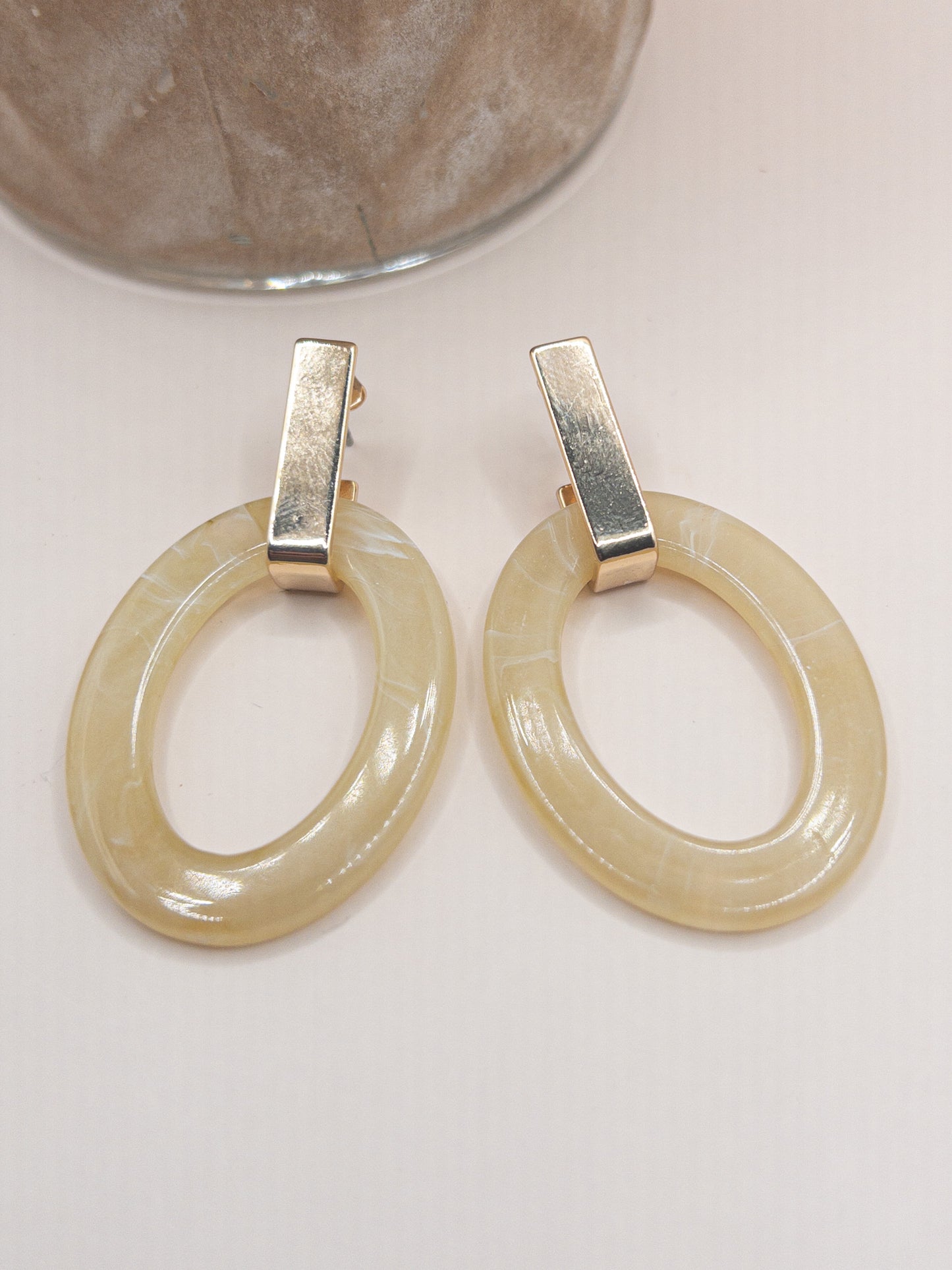 Oorbellen Oval Sand goud beige naturel