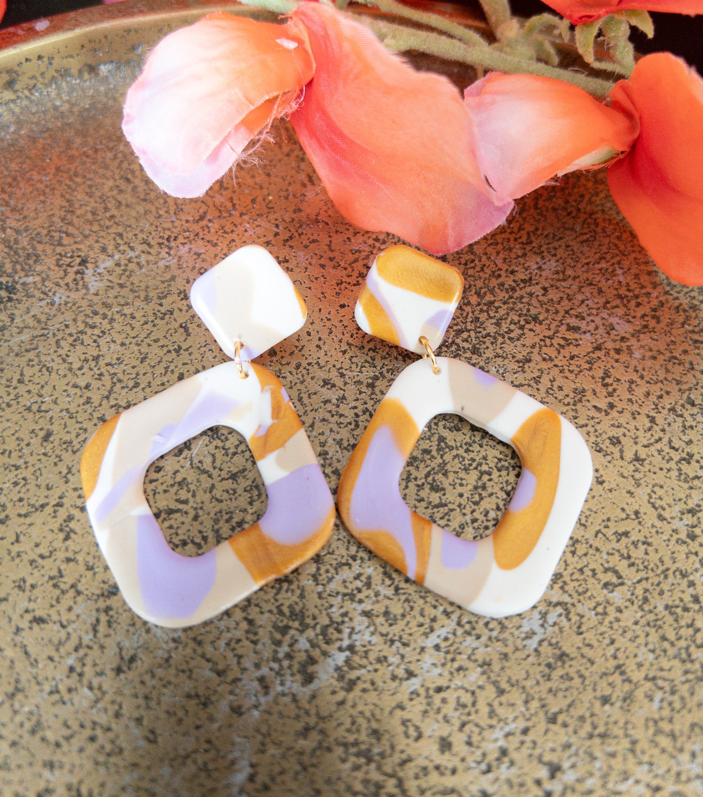 Oorbellen Lilly goud wit lila beige