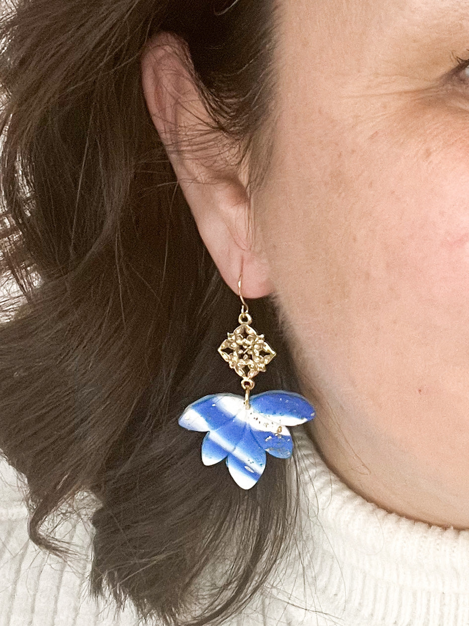 Oorbellen Gaia wit blauw goud