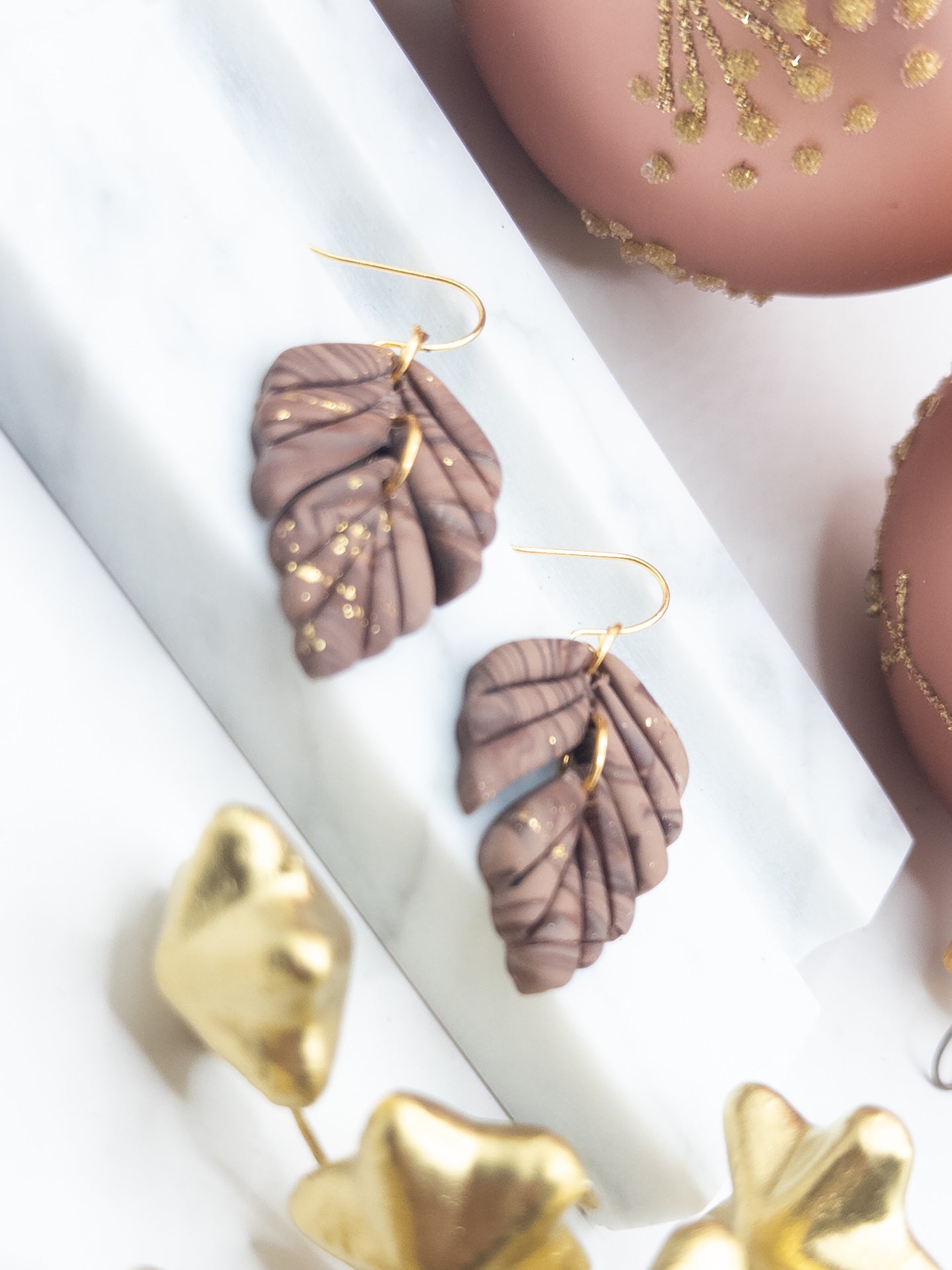 Oorbellen Leah taupe bruin mix