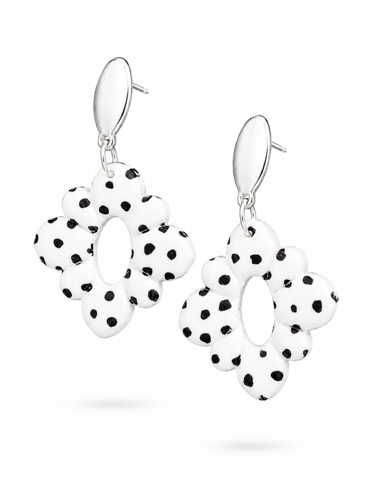 Trendy polkadot oorbellen bloem zilver