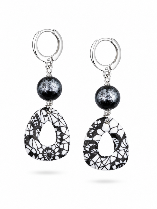 Ink Lace oorbellen zwart wit zilver driehoek