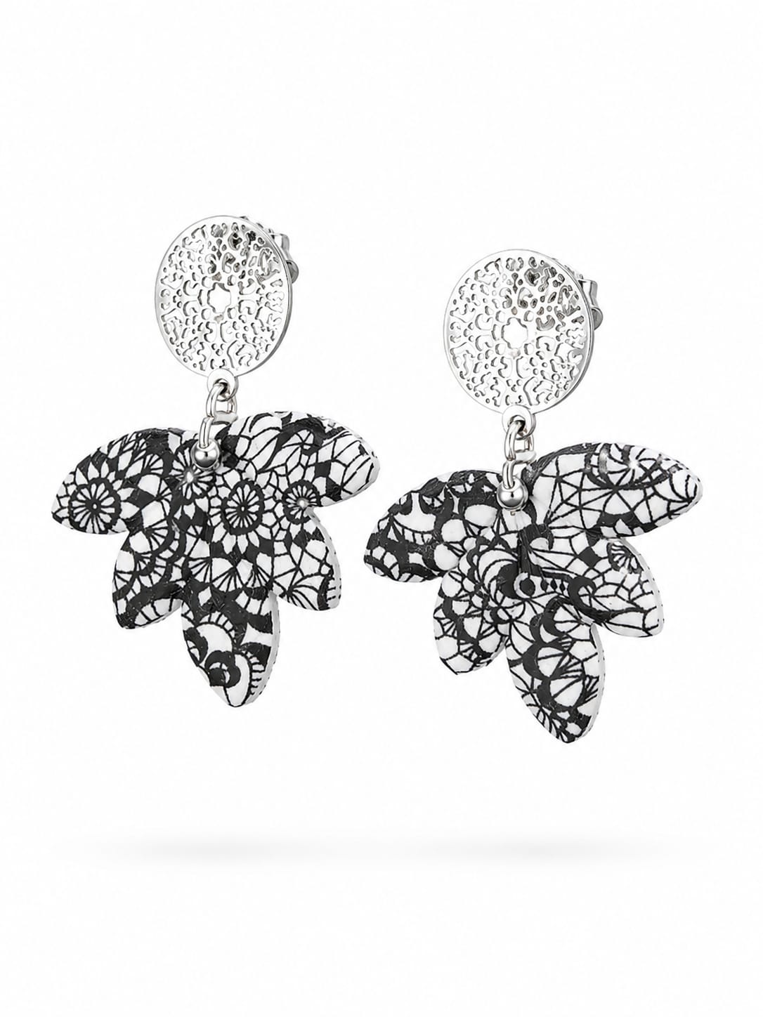 Ink Lace oorbellen Lotus zilver zwart wit