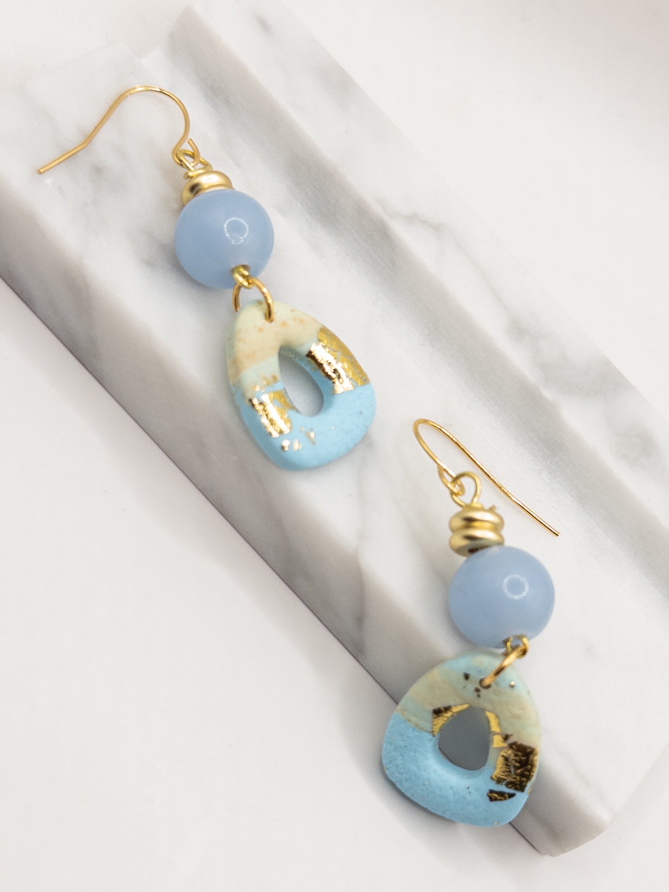 Oorbellen Bella Blauw goud zand