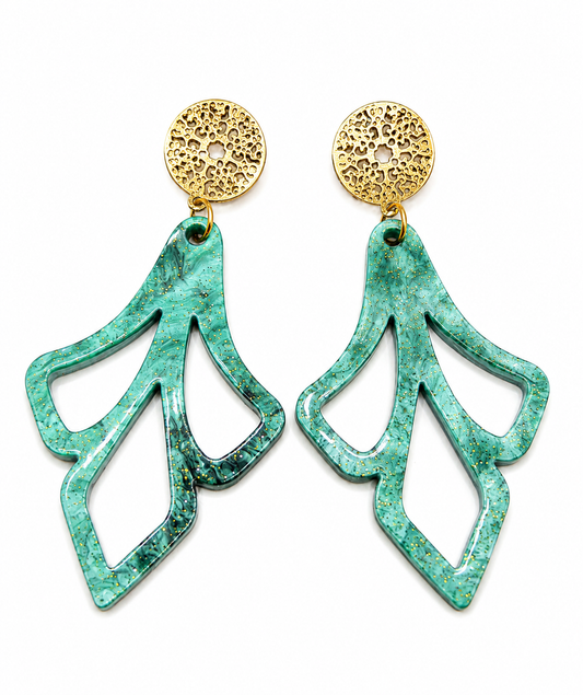 Model Zoya boho oorstekers met groen glitter lichtgewicht hanger