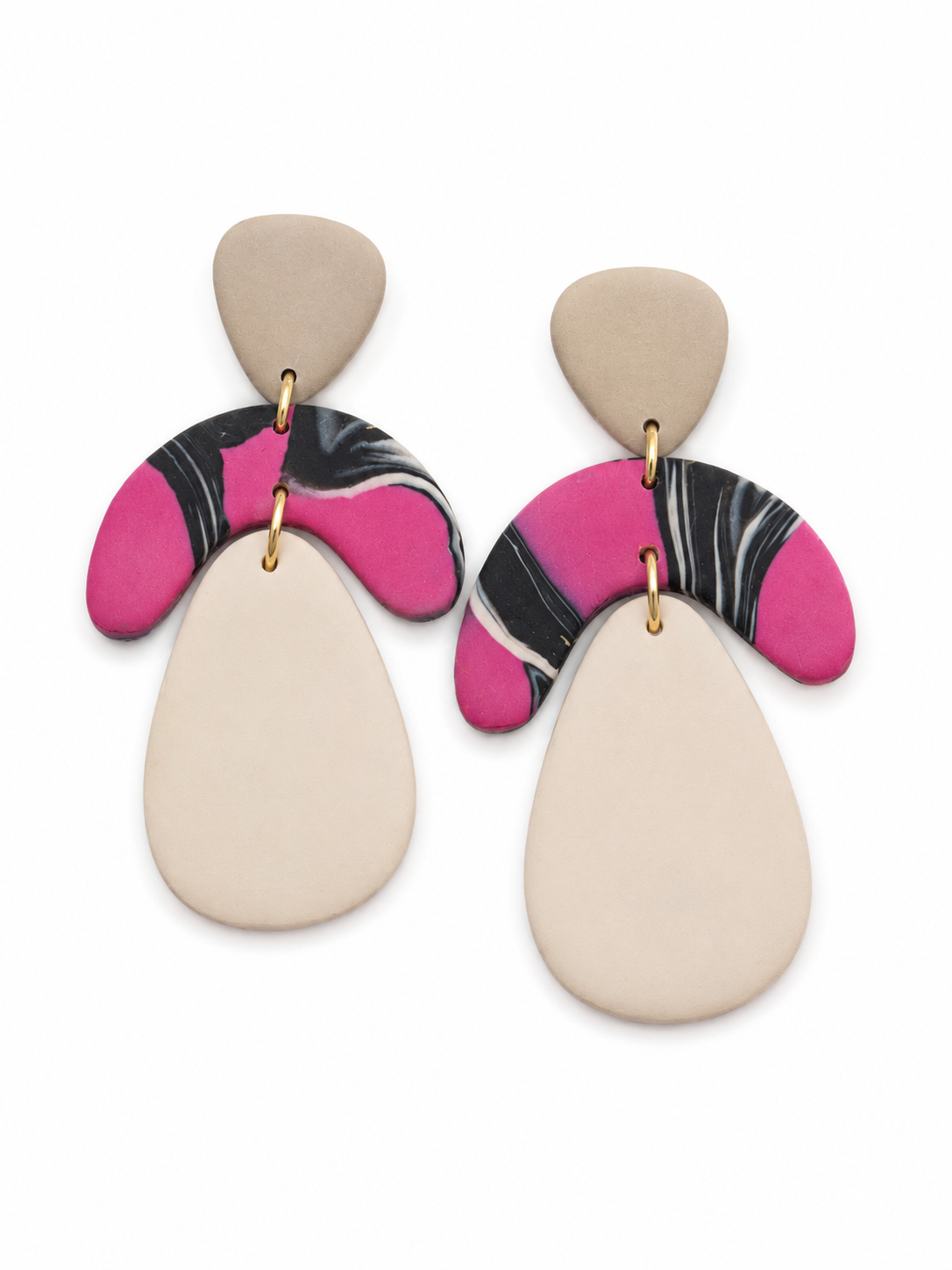 Oorbellen True taupe pink/zwart/goud en zand