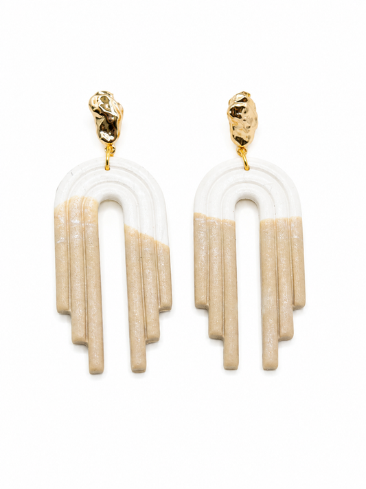 Oorbellen Senia wit / parelmoer / zand / goud