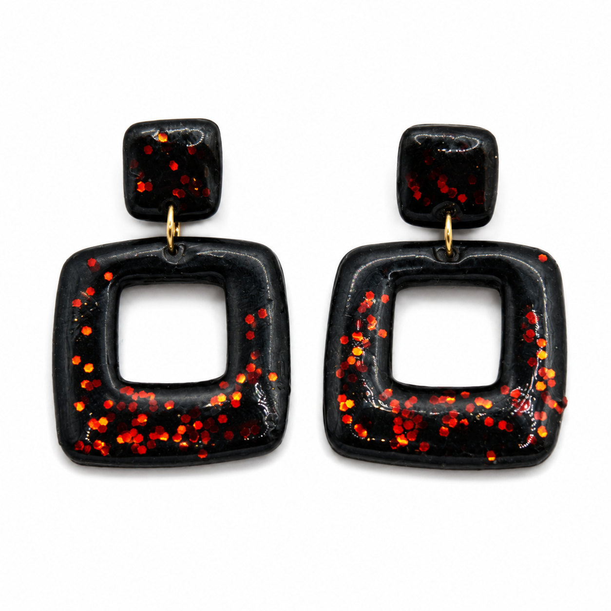 Oorbellen Socha zwart rood glitter