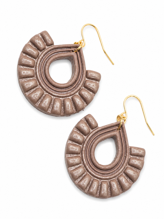 Oorbellen Boho taupe glans