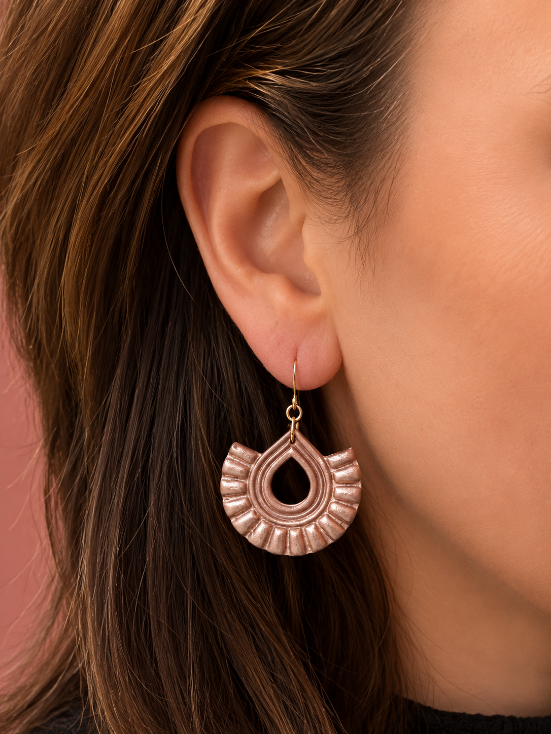 Oorbellen Boho taupe glans