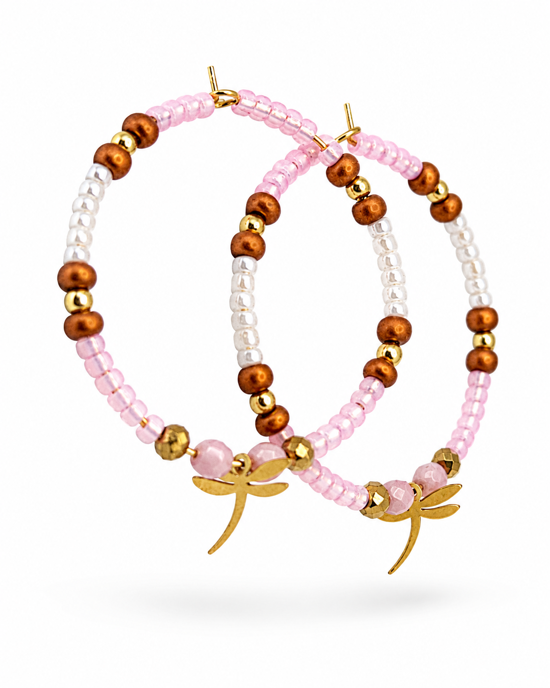 Vrolijke oorringen met libelle hanger roze bruin wit