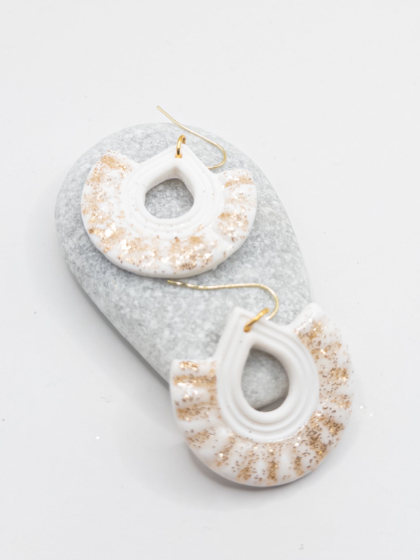 Oorbellen Boho white