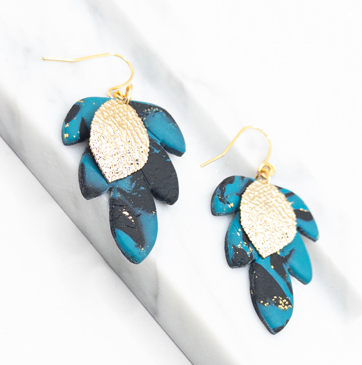 Oorbellen Aïda blauw zwart goud