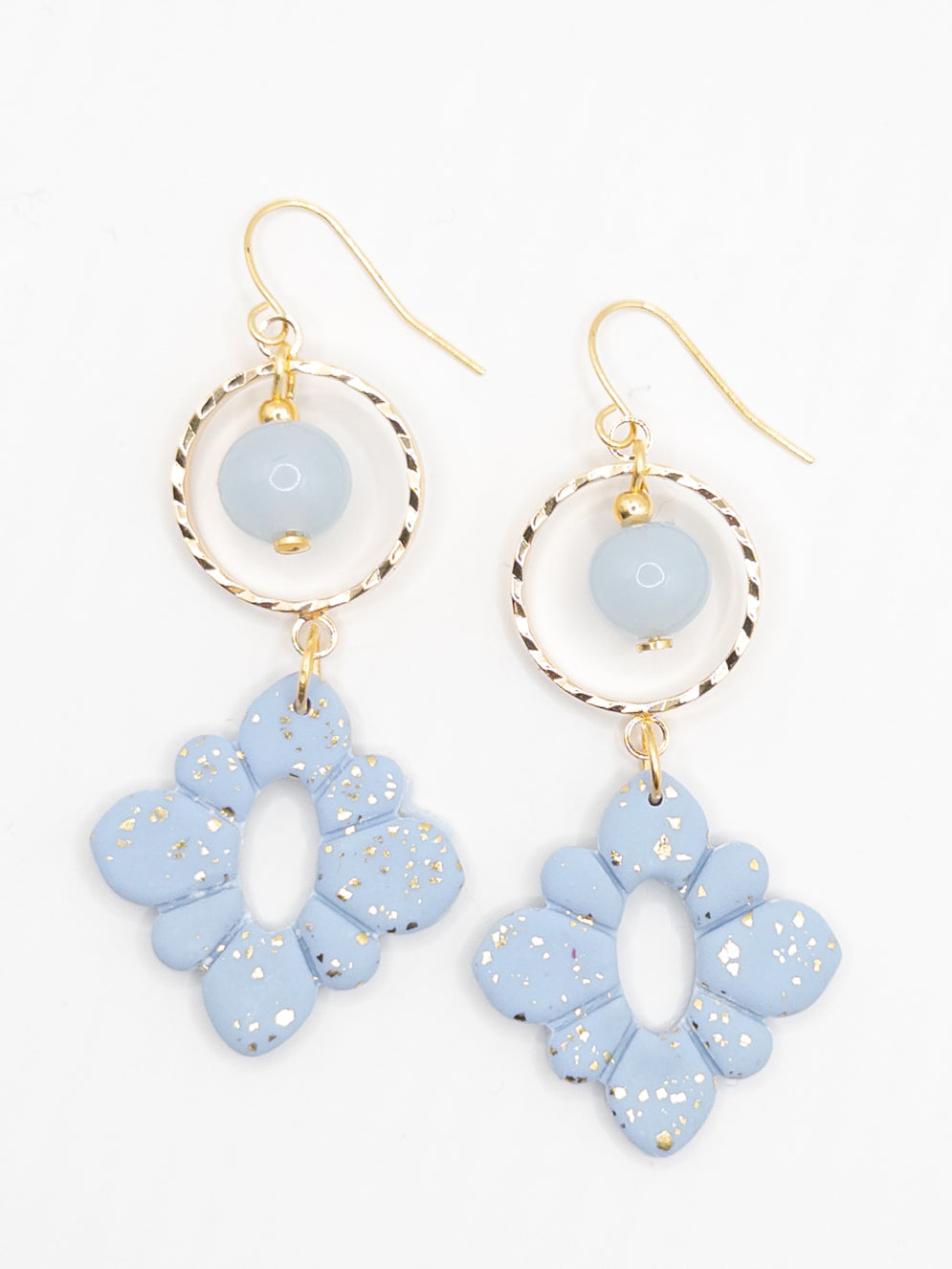 Oorbellen licht blauw bloem