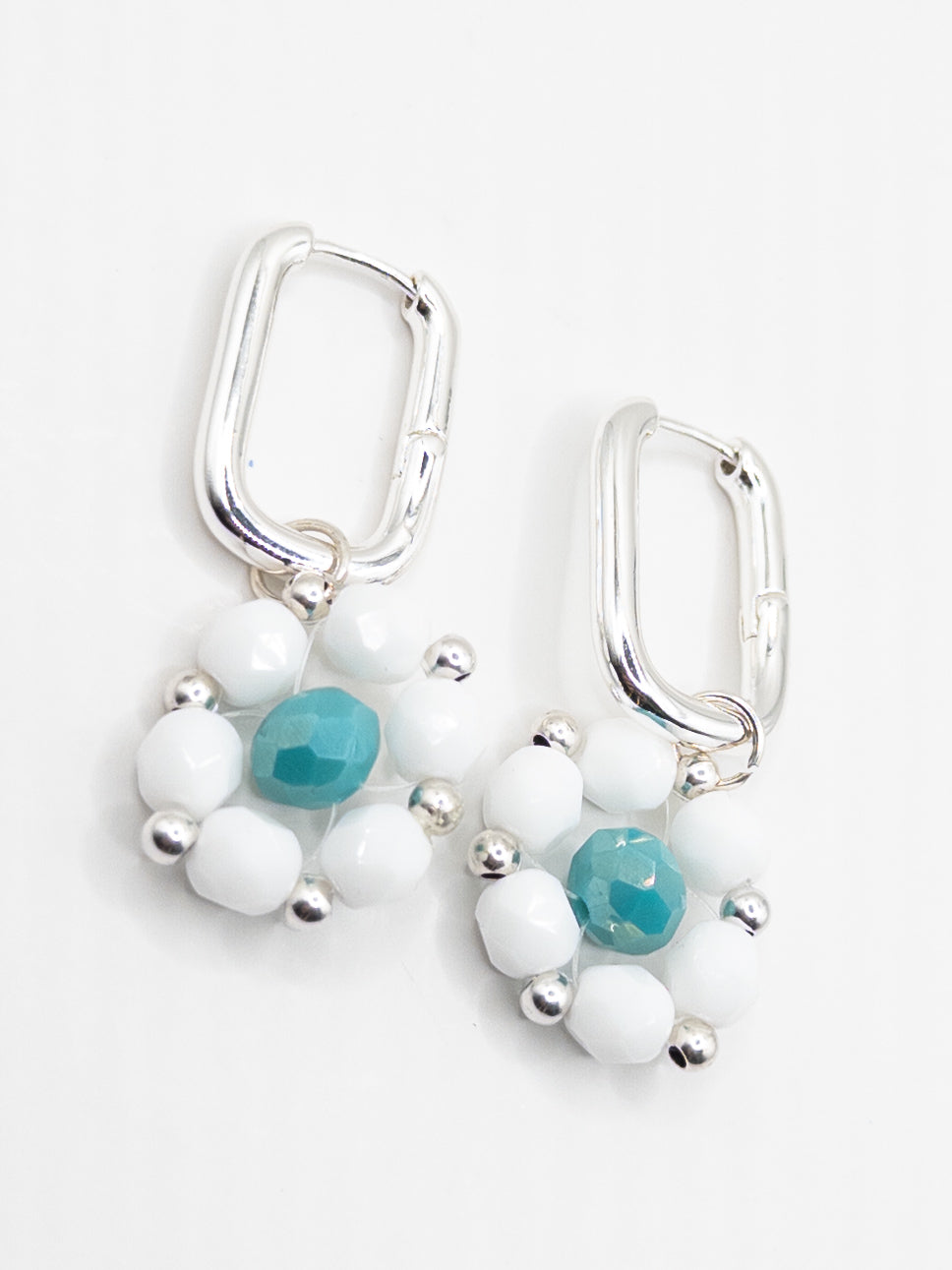 Bloemoorbellen zilver wit turquoise