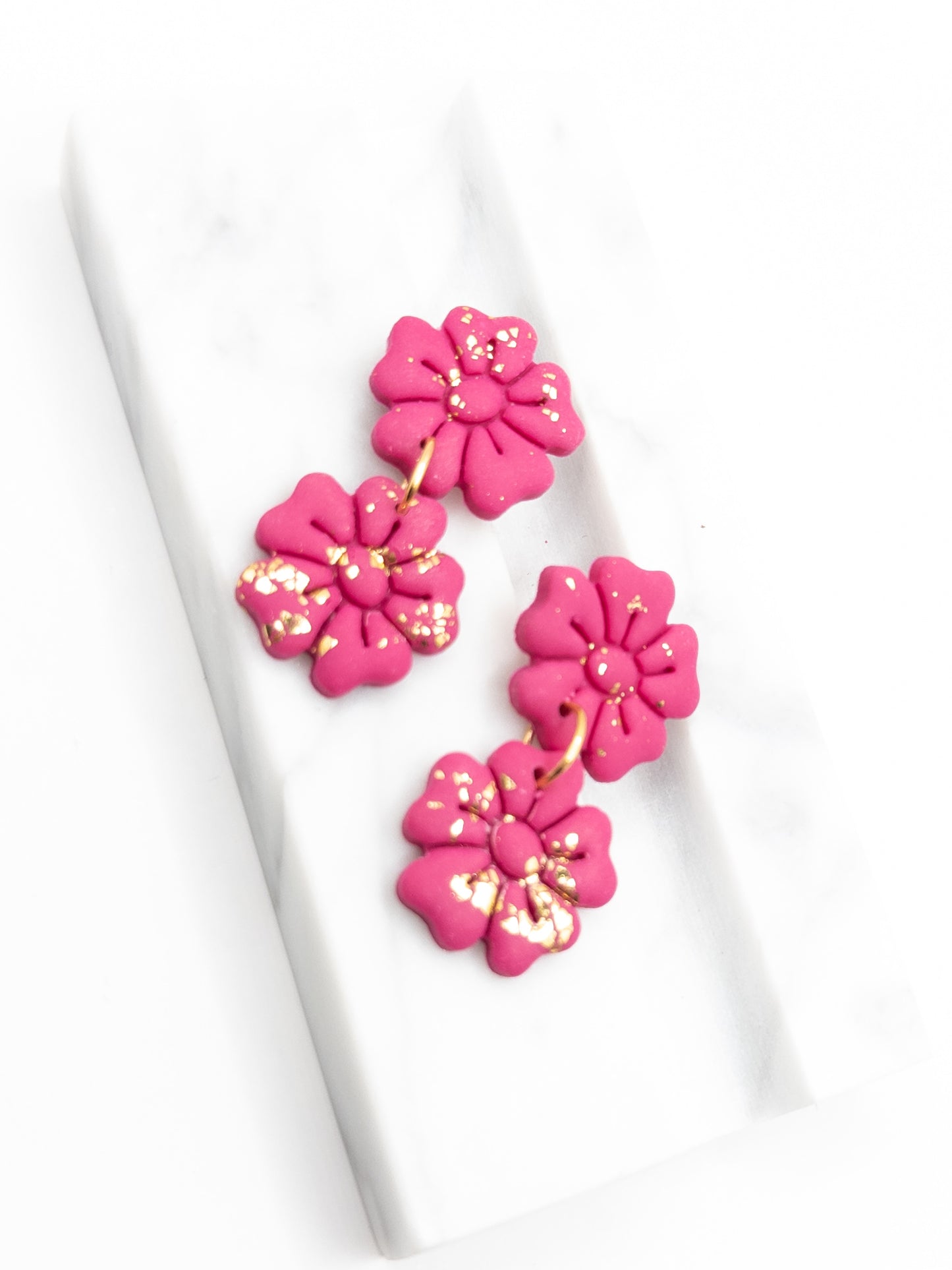 Roze bloemoorbellen met goud