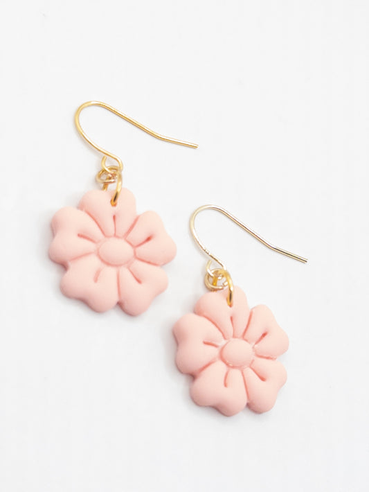 Kleine bloem oorbellen roze